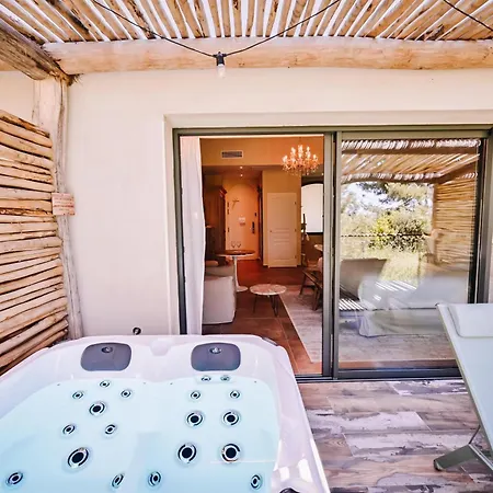 Le Hameau Des Pesquiers Ecolodge&spa, Curio Collection By Hilton
