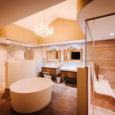 Le Hameau Des Pesquiers Ecolodge&spa, Curio Collection By Hilton 5* Hyères