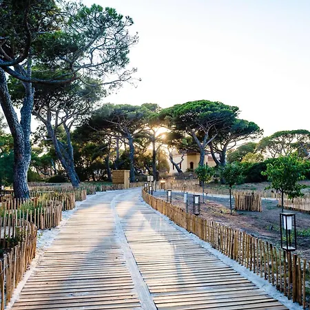 Hotel Le Hameau Des Pesquiers Ecolodge&spa, Curio Collection By Hilton