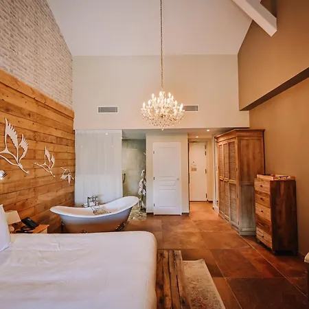 Le Hameau Des Pesquiers & Spa, Curio Collection By Hilton Hotell