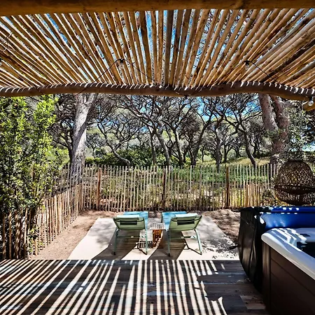 Ξενοδοχείο Le Hameau Des Pesquiers & Spa, Curio Collection By Hilton Ιέρ